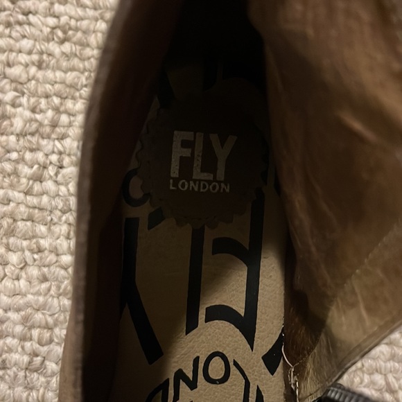 FLY London SZ 39 US SZ 8.5 suede ankle boots. Preowned in great condition. - Picture 9 of 14